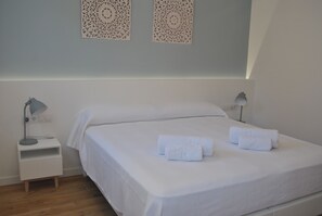 2 makuuhuonetta, silitysrauta/-lauta, ilmainen Wi-Fi, vuodevaatteet