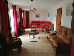 TV, ping pong, books, stereo - Country vacations (CAHUZAC)