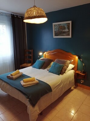 6 bedrooms, iron/ironing board, free WiFi, bed sheets - Country vacations (CAHUZAC)