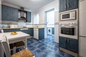 Microones, forn, rentaplats i cafetera i tetera 