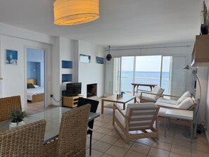 TV - Agi Blaumar 4A Apartamento for rent in Roses Girona. (Roses)