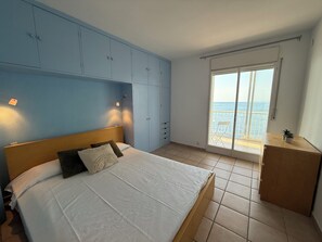 2 slaapkamers, een strijkplank/strijkijzer, gratis wifi, beddengoed