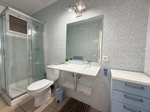 Shower, towels