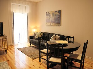 Dining - Fully equipped air-conditioned apartment in central Setúbal (Setúbal)
