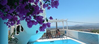 House with private pool 25' from Athens Airport
