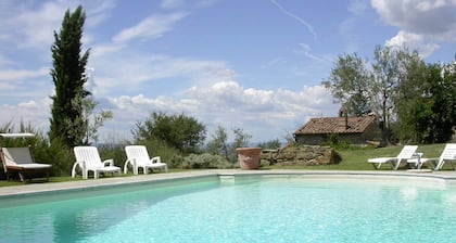 Casa Fontelunga, Tuscan holiday villa with private pool
