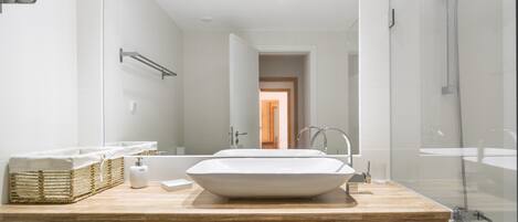 Bathtub, hair dryer, towels