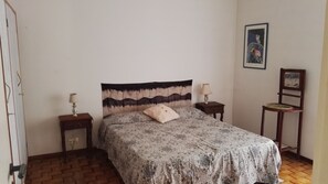 2 Schlafzimmer, Bügeleisen/Bügelbrett, Bettwäsche