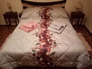 2 Schlafzimmer, Bügeleisen/Bügelbrett, Bettwäsche