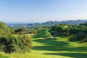 Golf - PLAYA DE ARO by the Sea and 500 meters from the center. On the Costa Brava. (Platja d'Aro)
