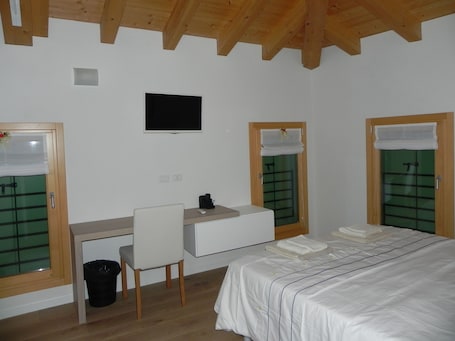 1 bedroom, desk, iron/ironing board, WiFi. Meri's, ROOM NR. 1, tourist rental 026026-LOC-00004