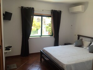 3 quartos, ferros/tábuas de passar roupa, berço de viagem, Wi-Fi