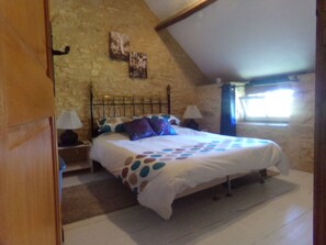 4 bedrooms, iron/ironing board, travel cot, free WiFi