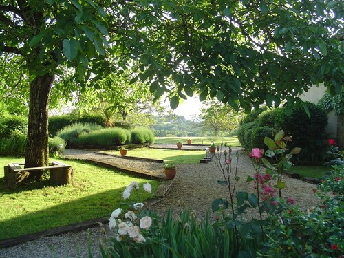 Beau gîte familial et convivial dans la vallée de la Dordogne avec piscine chauffée 