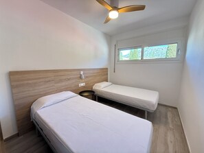 1 bedroom, free WiFi, bed sheets - Agi Rescator 120 Apartamento for rent in Roses Girona. (Rosas / Roses)