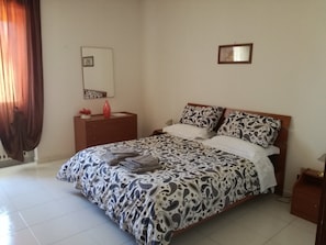 2 habitaciones, acceso a internet y ropa de cama