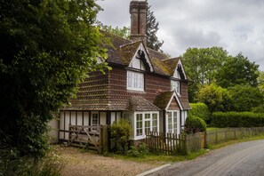 Exterior - Danny Cottage - Country Cottage Near Brighton (Hurstpierpoint)