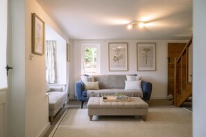 Smart TV, fireplace, DVD player, books