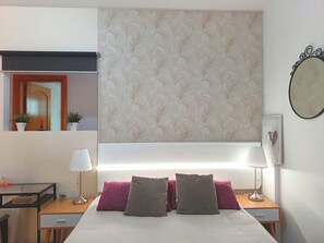 1 habitación, tabla de planchar con plancha, wifi y ropa de cama 