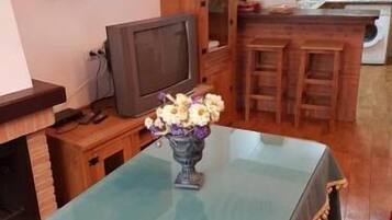 Televisie en een open haard