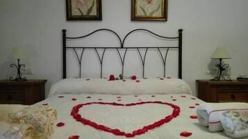 4 chambres, bureau, fer et planche Ă repasser, draps fournis