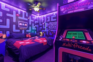 15 Schlafzimmer, Bügeleisen/Bügelbrett, Reisekinderbett