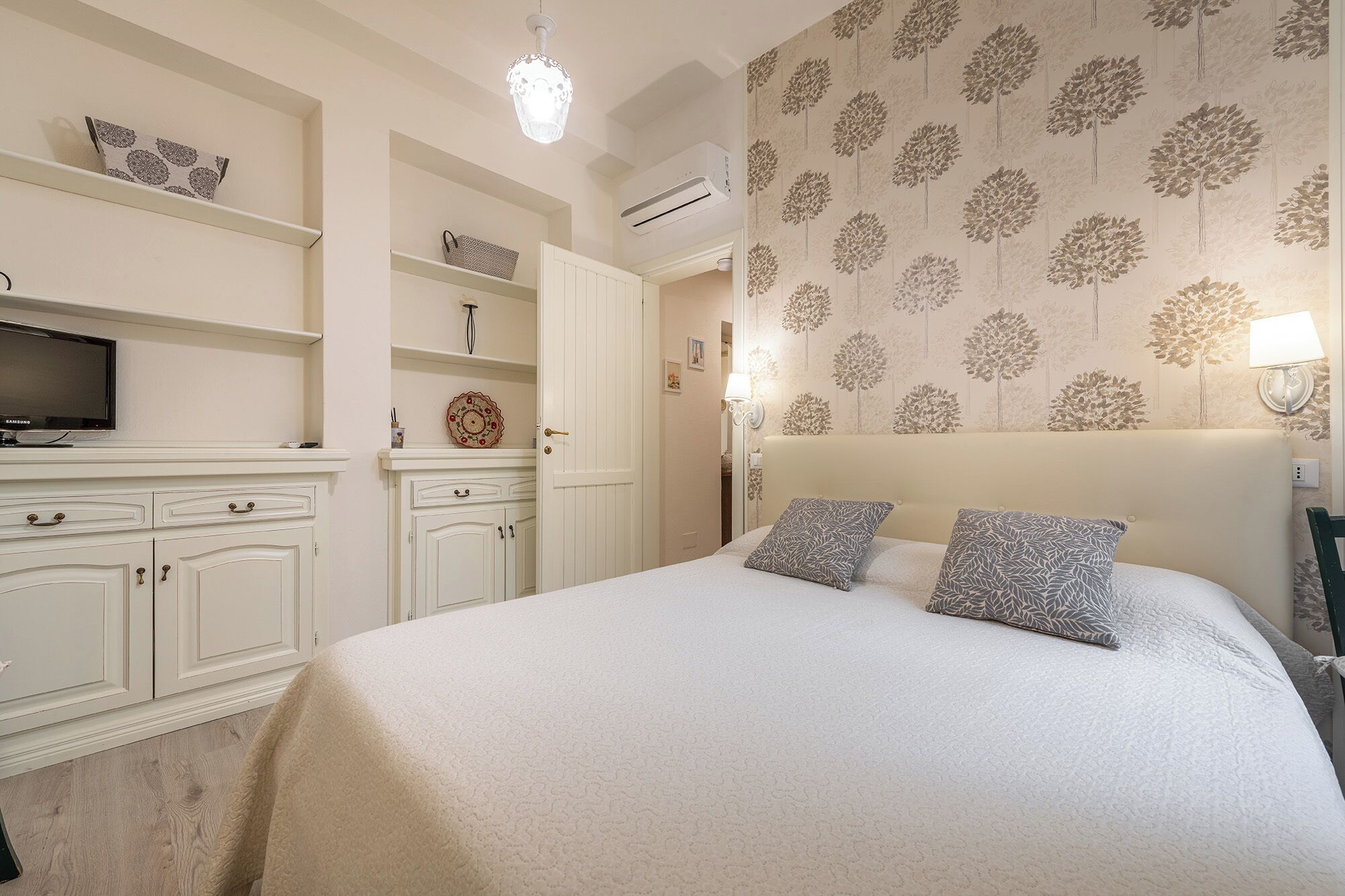 1 habitación, tabla de planchar con plancha, wifi gratis y ropa de cama 