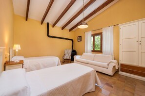 3 chambres, fer et planche à repasser, lit parapluie, Wi-Fi gratuit