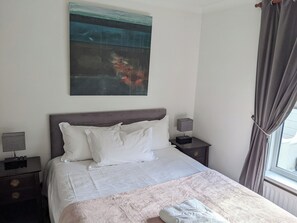 3 quartos, ferros/tábuas de passar roupa, Wi-Fi de cortesia
