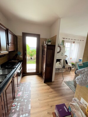 Kühlschrank, Ofen, Herdplatte, Geschirrspüler