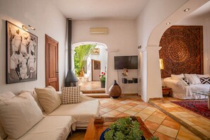 Room - CAN GASPAR A cosy house with a pool, 10 km from Ibiza and 12 km from the beach (San Antonio Abad)
