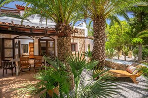 Outdoor dining - CAN GASPAR A cosy house with a pool, 10 km from Ibiza and 12 km from the beach (San Antonio Abad)