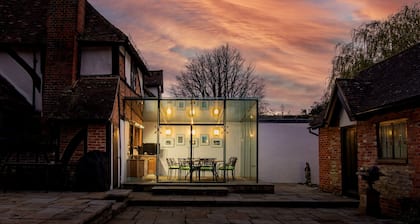 Great Tangley Manor 11th C Manor with indoor heated pool, London less than 1 hr