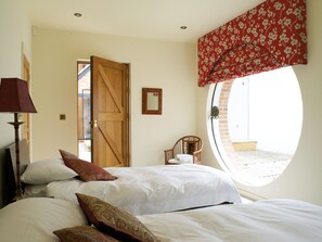5 bedrooms, in-room safe, iron/ironing board, travel cot