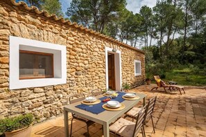 Outdoor dining - CAN FONT Cozy house with pool in a quiet area close to Santa Gertrudis village (Santa Gertrudis)