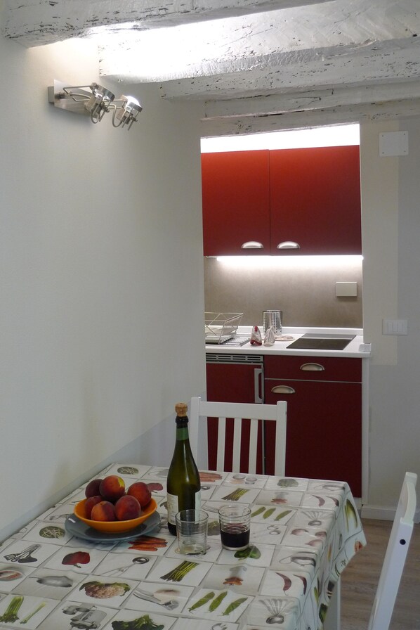 Dining - Small vintage nest - BADIA N. 8  (Modena)