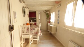 Dining - Small vintage nest - BADIA N. 8  (Modena)