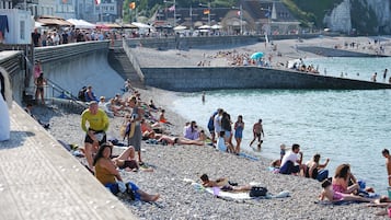 Plage, chaises longues