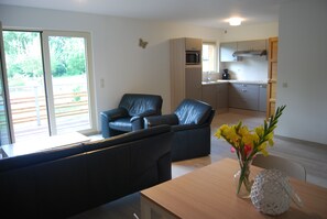 Een televisie, een dvd-speler, een filmbibliotheek en een stereo