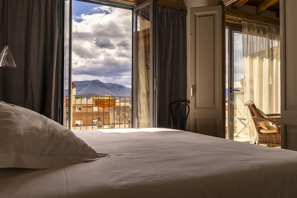 1 habitación, tabla de planchar con plancha, wifi gratis y ropa de cama 
