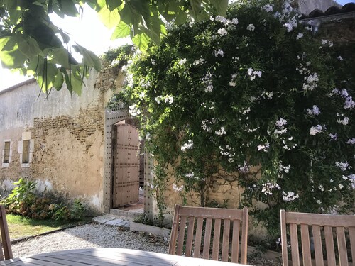 Reihenhaus, Familie mit Garten