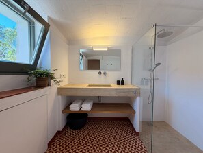 Hair dryer, towels