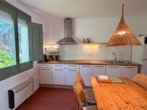 Fridge, microwave, stovetop, coffee/tea maker - Recently renovated Duplex-Garden 50m Tamariu beach (Tamariu)