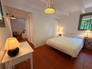 2 makuuhuonetta, silitysrauta/-lauta, Wi-Fi, vuodevaatteet