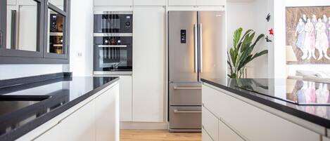Fridge, microwave, oven, coffee/tea maker