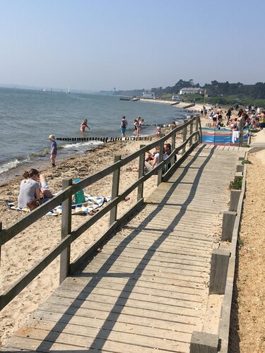 Pretty New Forest Cottage in idyllischer Dorfumgebung 