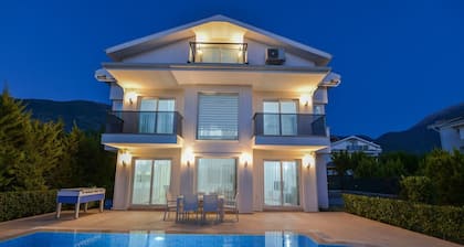 Villas de luxe 3 chambres à oludeniz à louer avec piscine privée et jardin