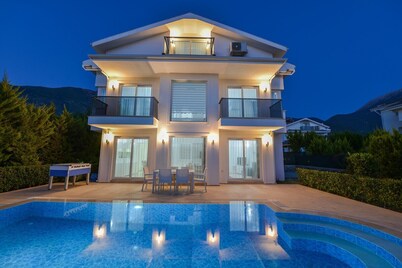 3 bedroom luxuary city villas in oludeniz for rent with private pool and garden