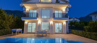 3 bedroom luxuary city villas in oludeniz for rent with private pool and garden