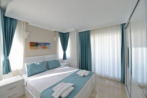 3 chambres, fer et planche à repasser, Wi-Fi, draps fournis